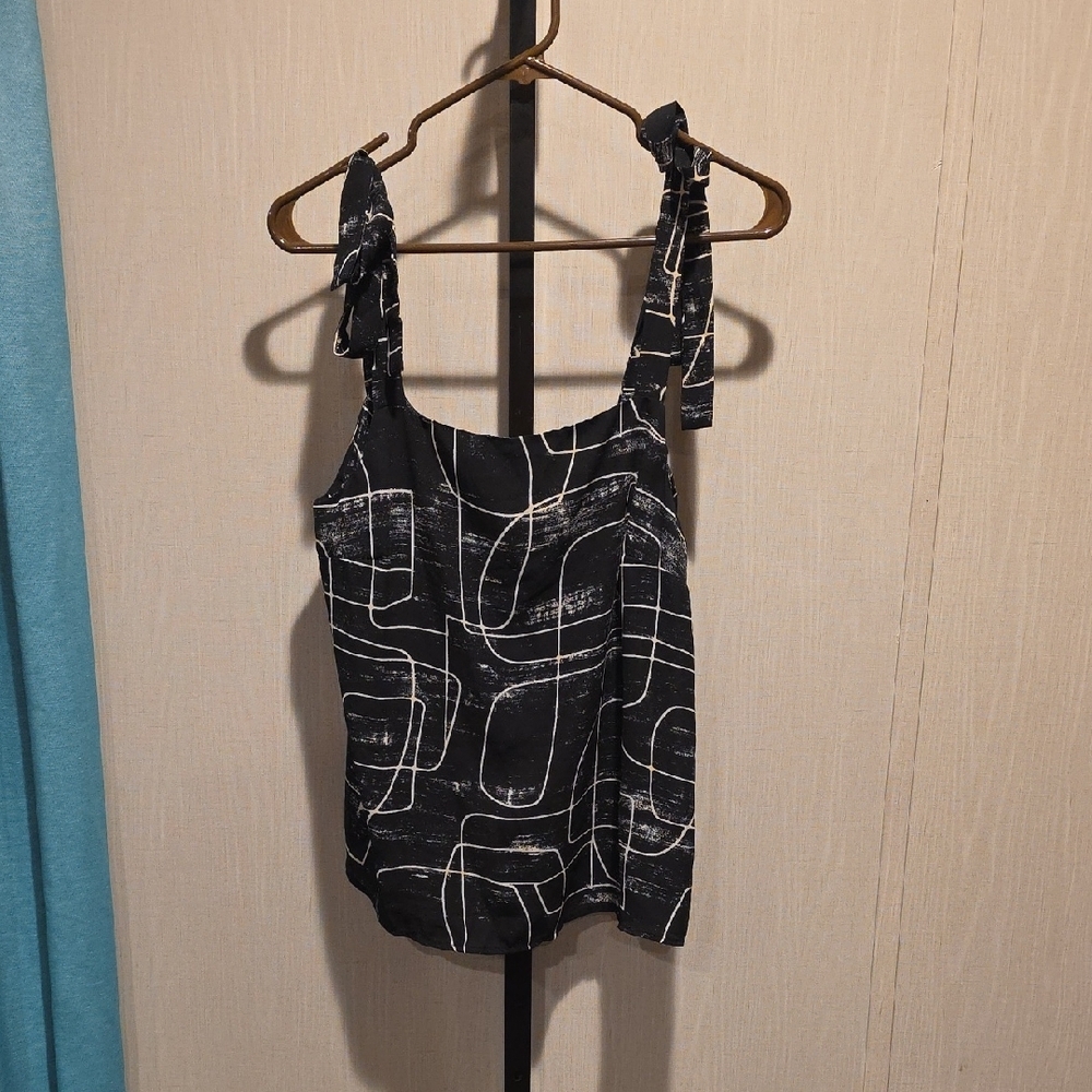 (J7) Mossimo Supply Co. Black and White Abstract Tank Blouse Sz S